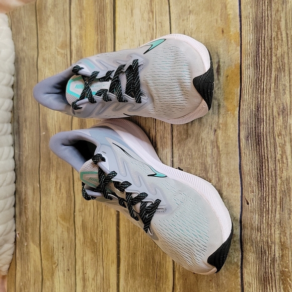 NIKE AIR ZOOM Size 7 - Picture 6 of 8